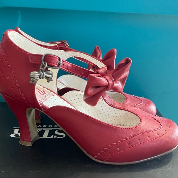 PinUp Couture Pleaser Kitten Heel, Size 6 - Picture 2 of 4